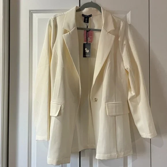 White Blazer - Picture 1 of 2